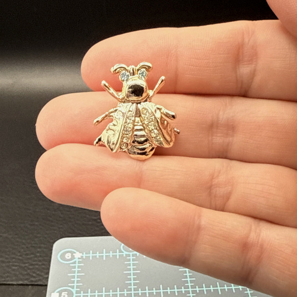 Vintage Brooch Honey Bee Gold Tone Blue Rhinestone Eyes Pin - Picture 5 of 6